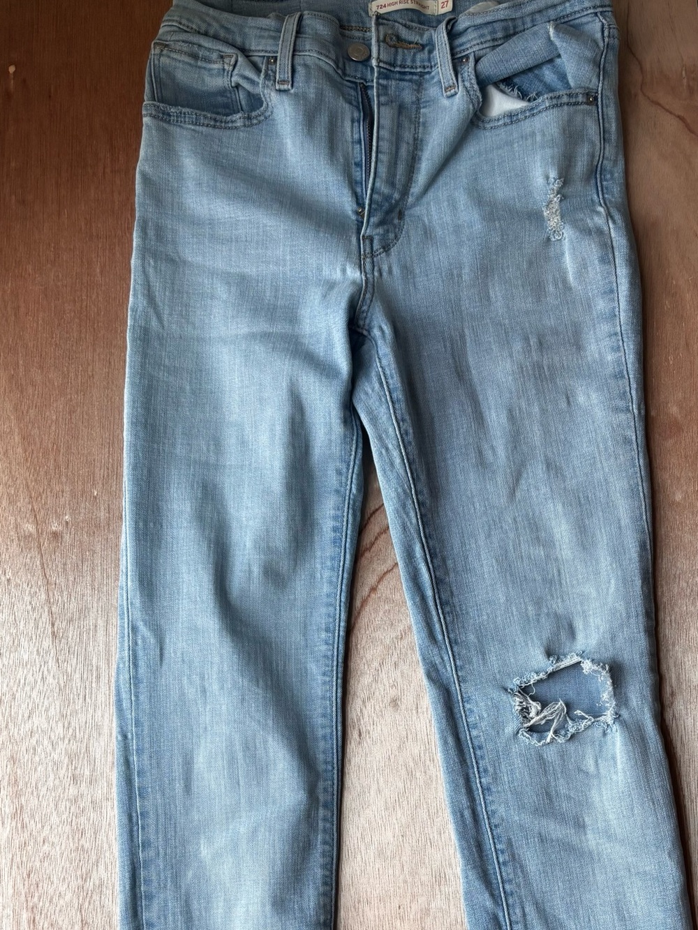 LEVI STRAUSS & CO Light Blue Women's Skinny Jeans with Distressed Knee